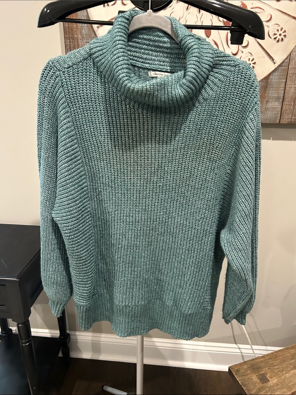 American Eagle Women’s Cowl Neck Knit Sweater Size Large / Super soft!